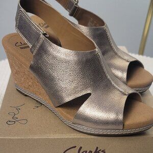 Clarks Soft Cushion Pewter Wedge Sandal size 7M